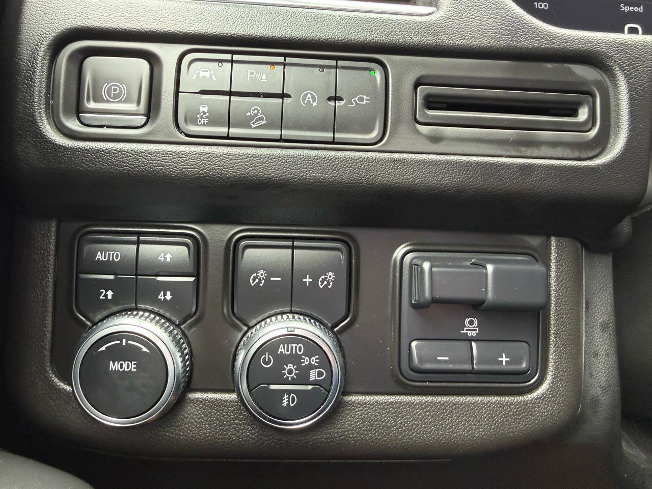 Used 2022 GMC Yukon AT4 w/ Max Trailering Package AWD/4WD image 28