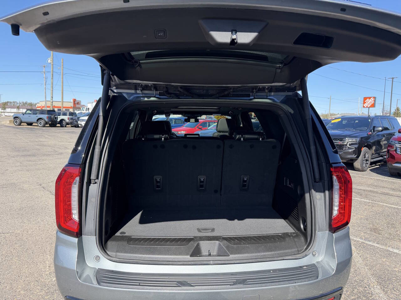 Used 2023 GMC Yukon SLT w/ SLT Luxury Package image 37