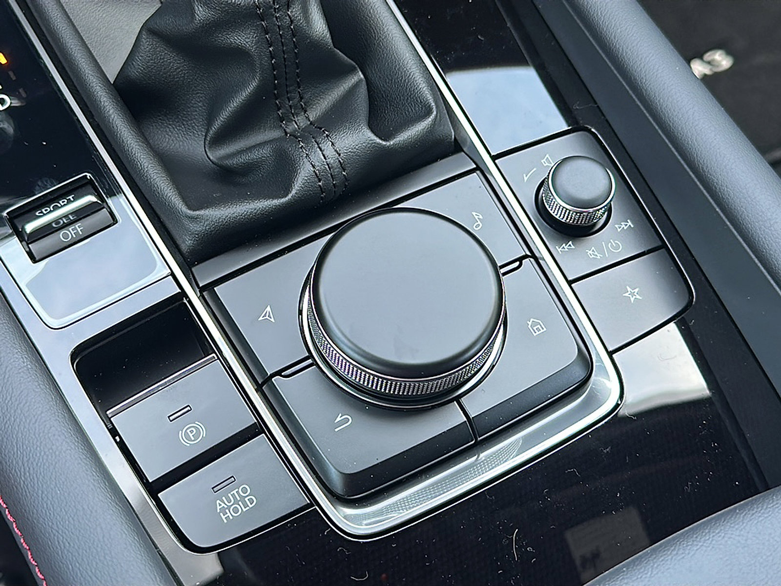 New 2025 MAZDA MAZDA3 Carbon image 25