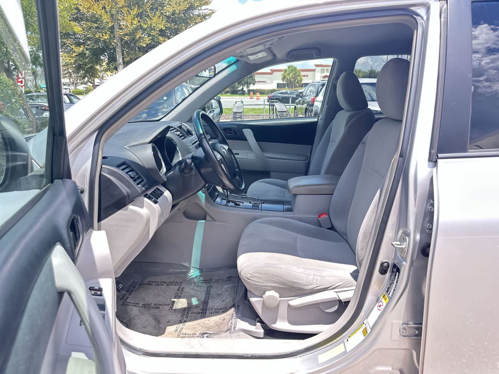 Used 2010 Toyota Highlander 2WD w/ Convenience Pkg image 2