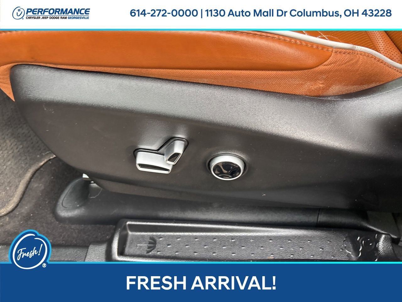 Used 2025 Chrysler Pacifica Pinnacle w/ Trailer Tow Group image 18