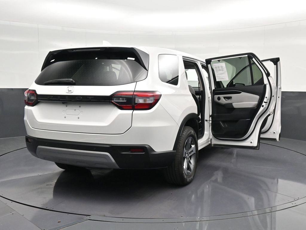 Used 2025 Honda Pilot EX-L image 41