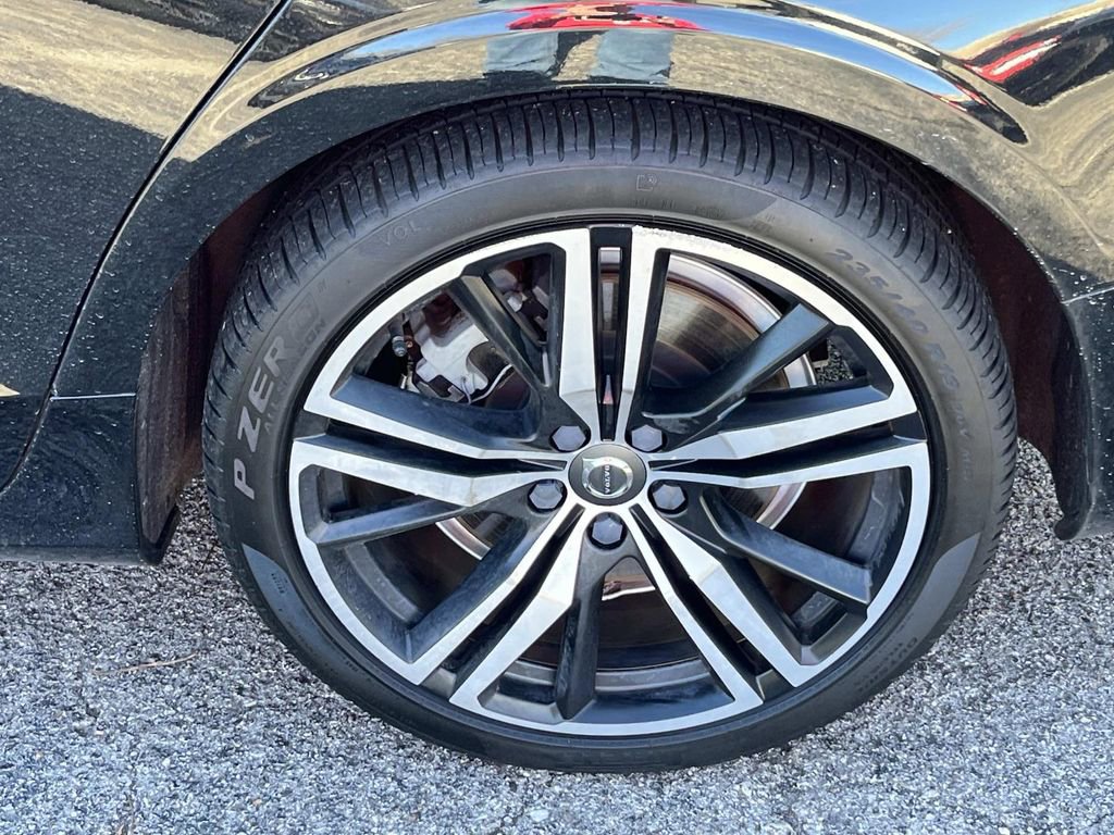 Used 2019 Volvo S60 T8 R-Design image 11