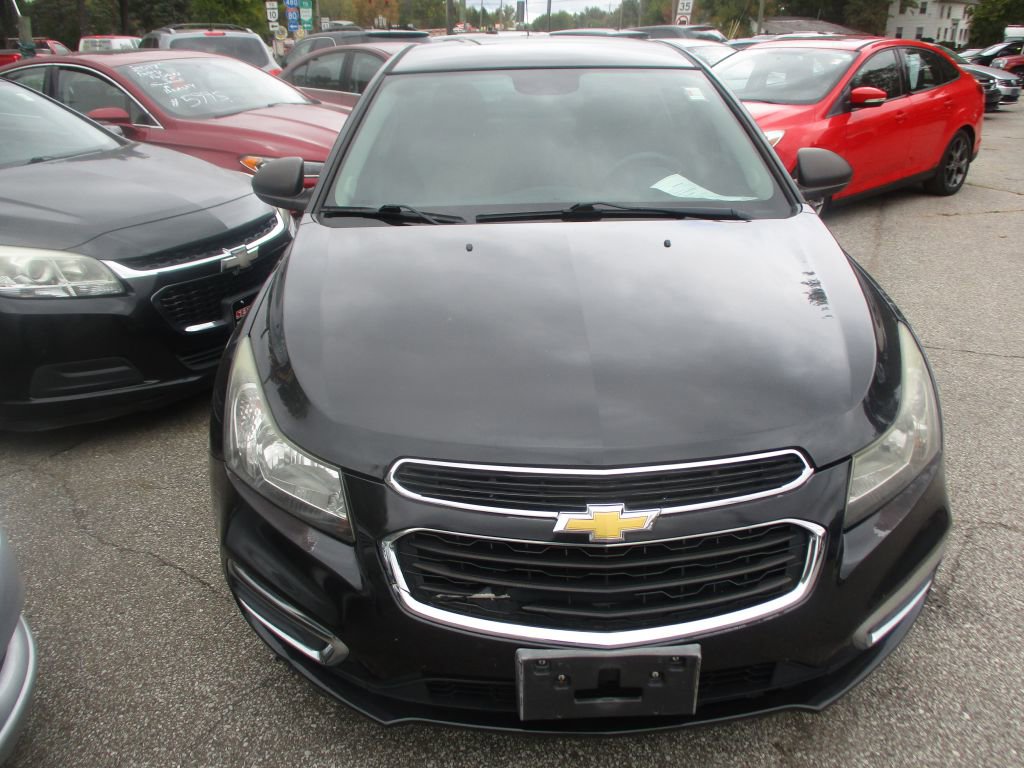Used 2015 Chevrolet Cruze LS image 2