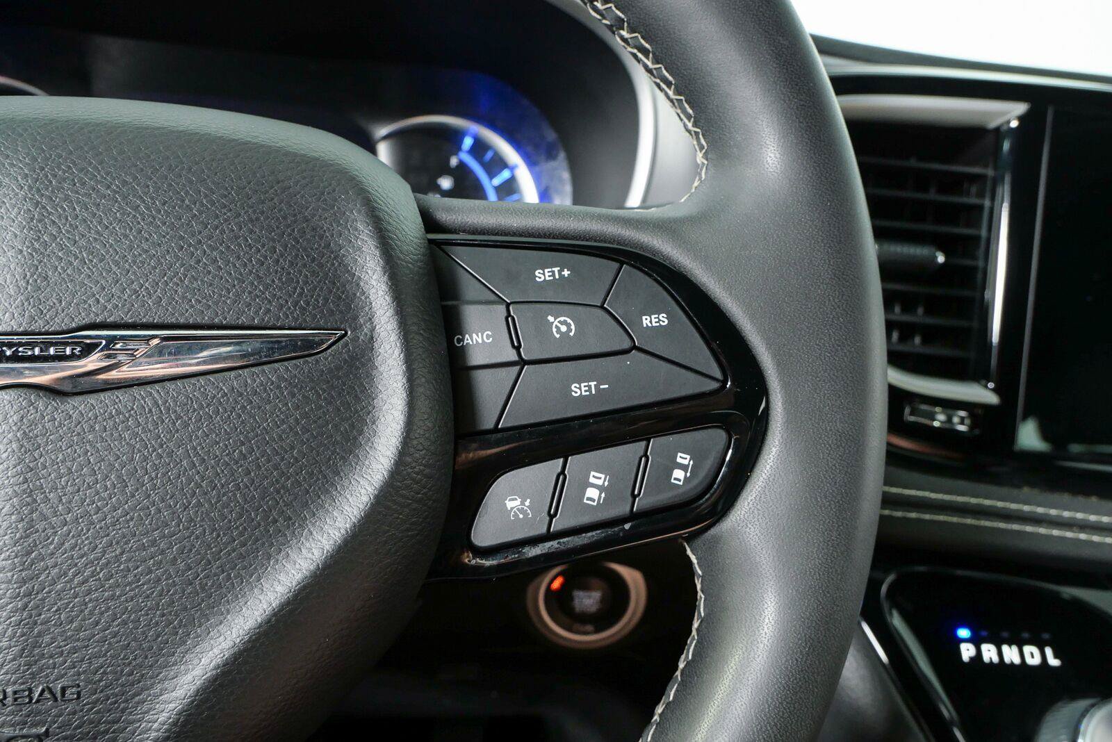 Used 2022 Chrysler Pacifica Touring-L w/ S Appearance Package FWD image 12