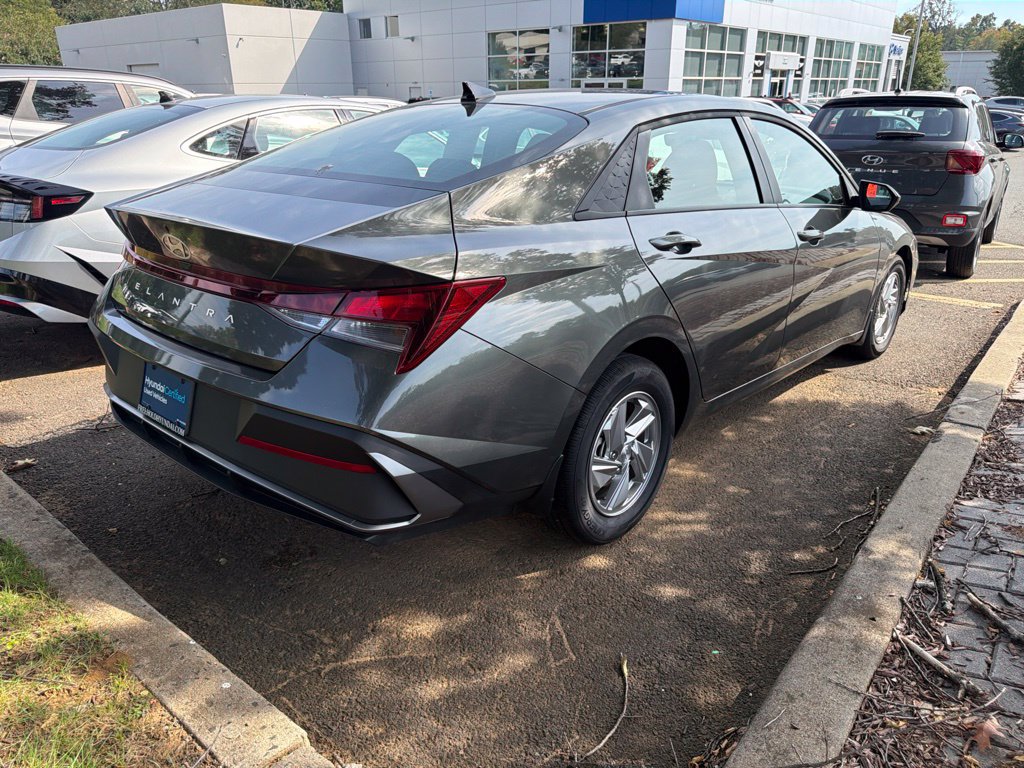 Certified 2026 Hyundai Elantra SE FWD image 3