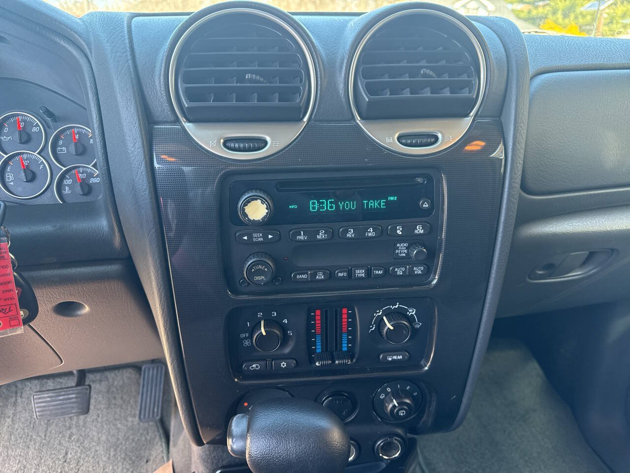 Used 2004 GMC Envoy 4WD image 6