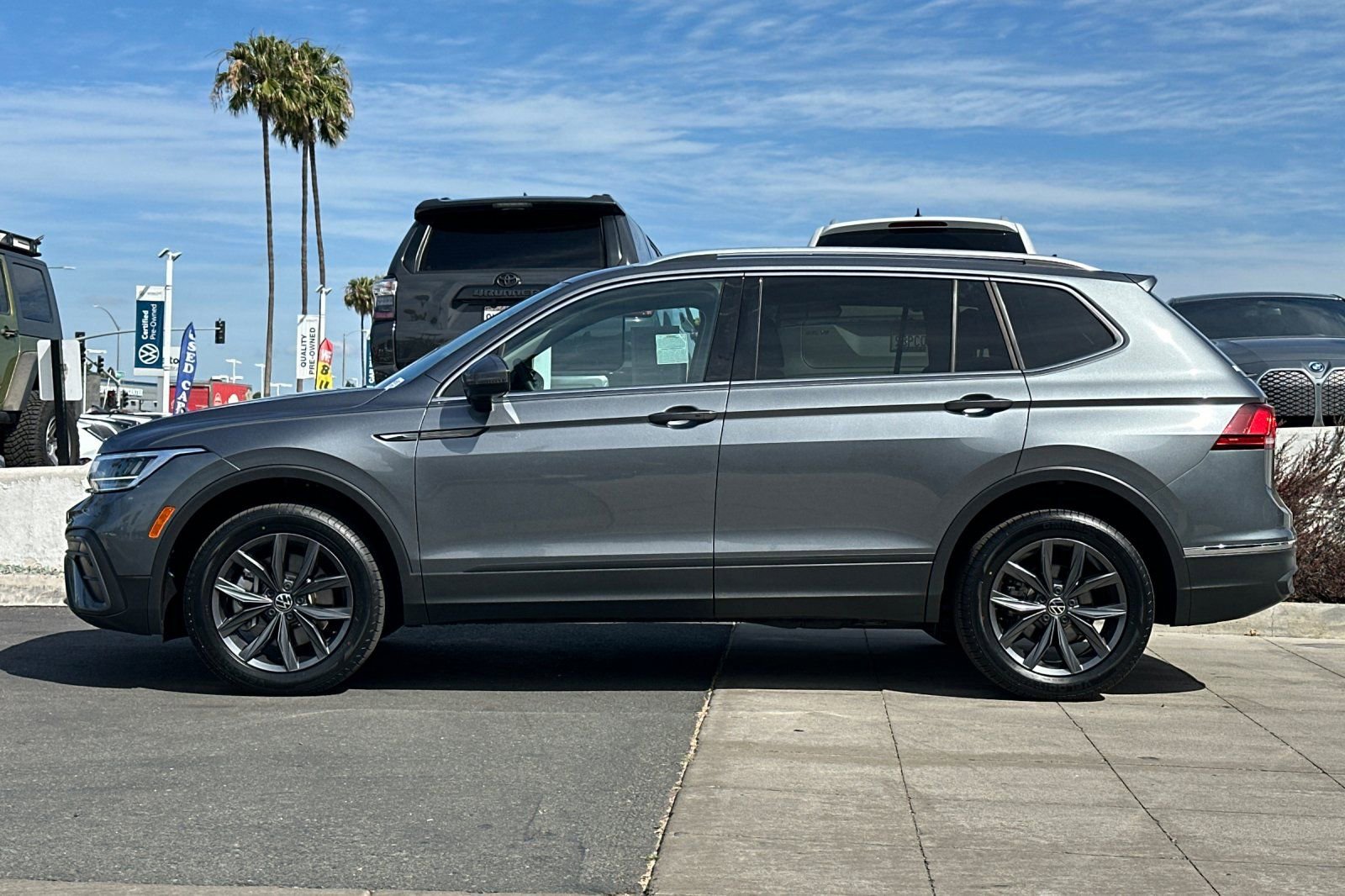 Used 2023 Volkswagen Tiguan SE FWD image 7