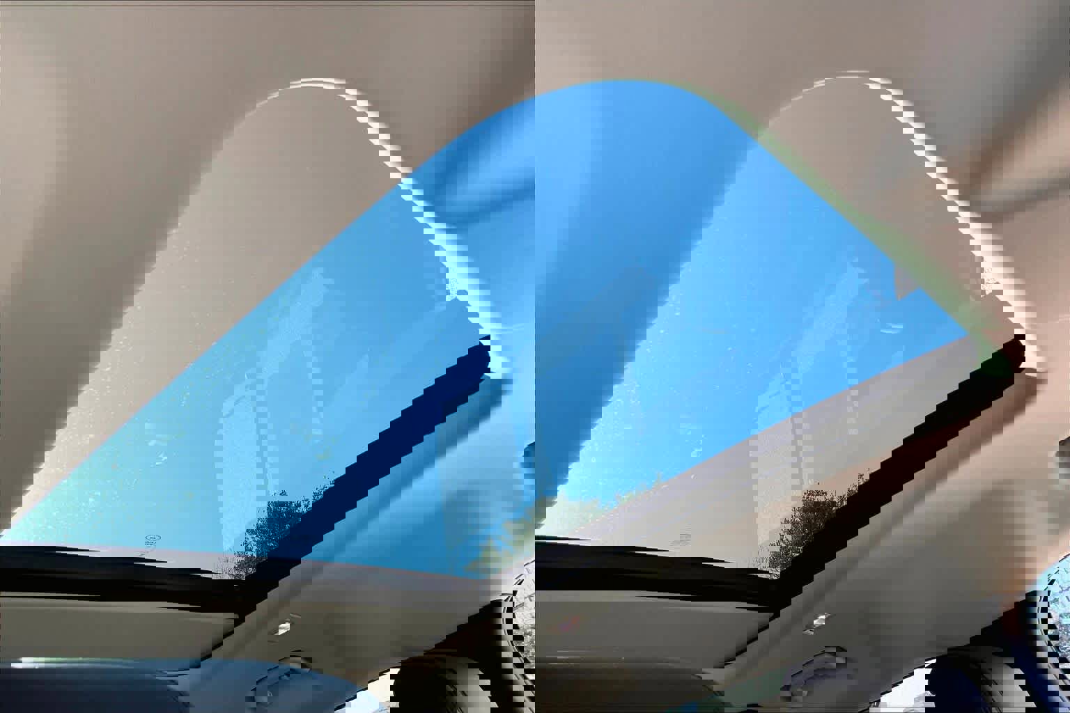 Used 2023 Land Rover Defender 110 SE image 13