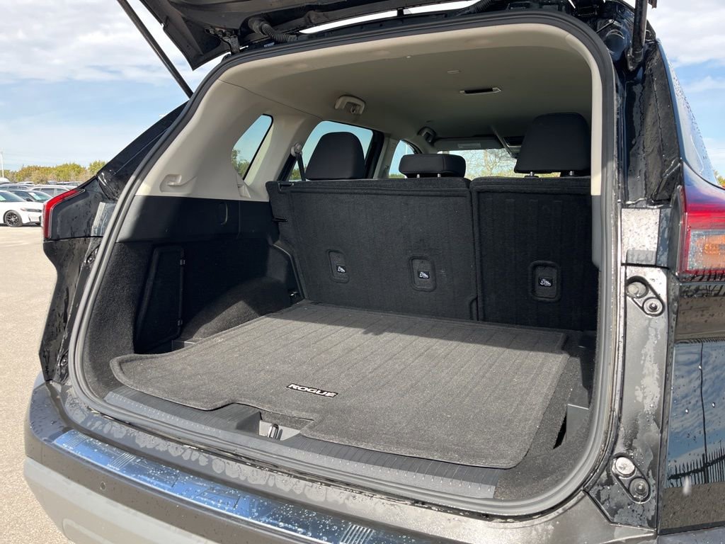 Used 2023 Nissan Rogue SV image 10