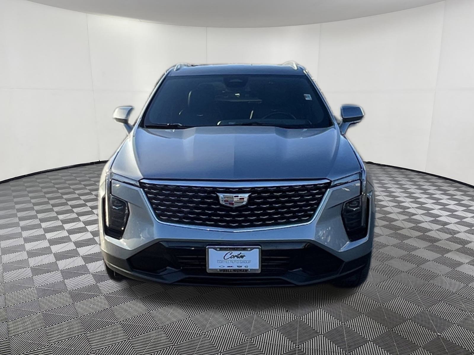 Used 2025 Cadillac XT4 Premium Luxury AWD/4WD image 2