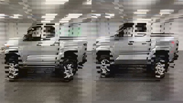 Used 2024 Toyota Tacoma SR image 5