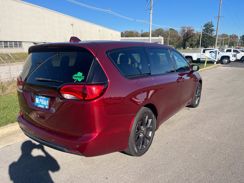 Used 2020 Chrysler Pacifica Touring w/ S Appearance Package FWD image 3