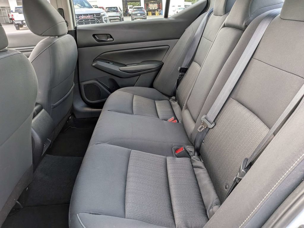 Used 2025 Nissan Altima 2.5 SV FWD image 11
