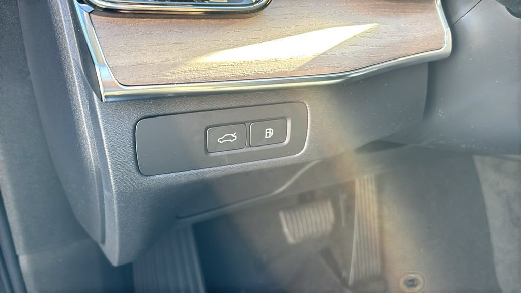New 2026 Volvo XC90 T8 Plus AWD/4WD image 13