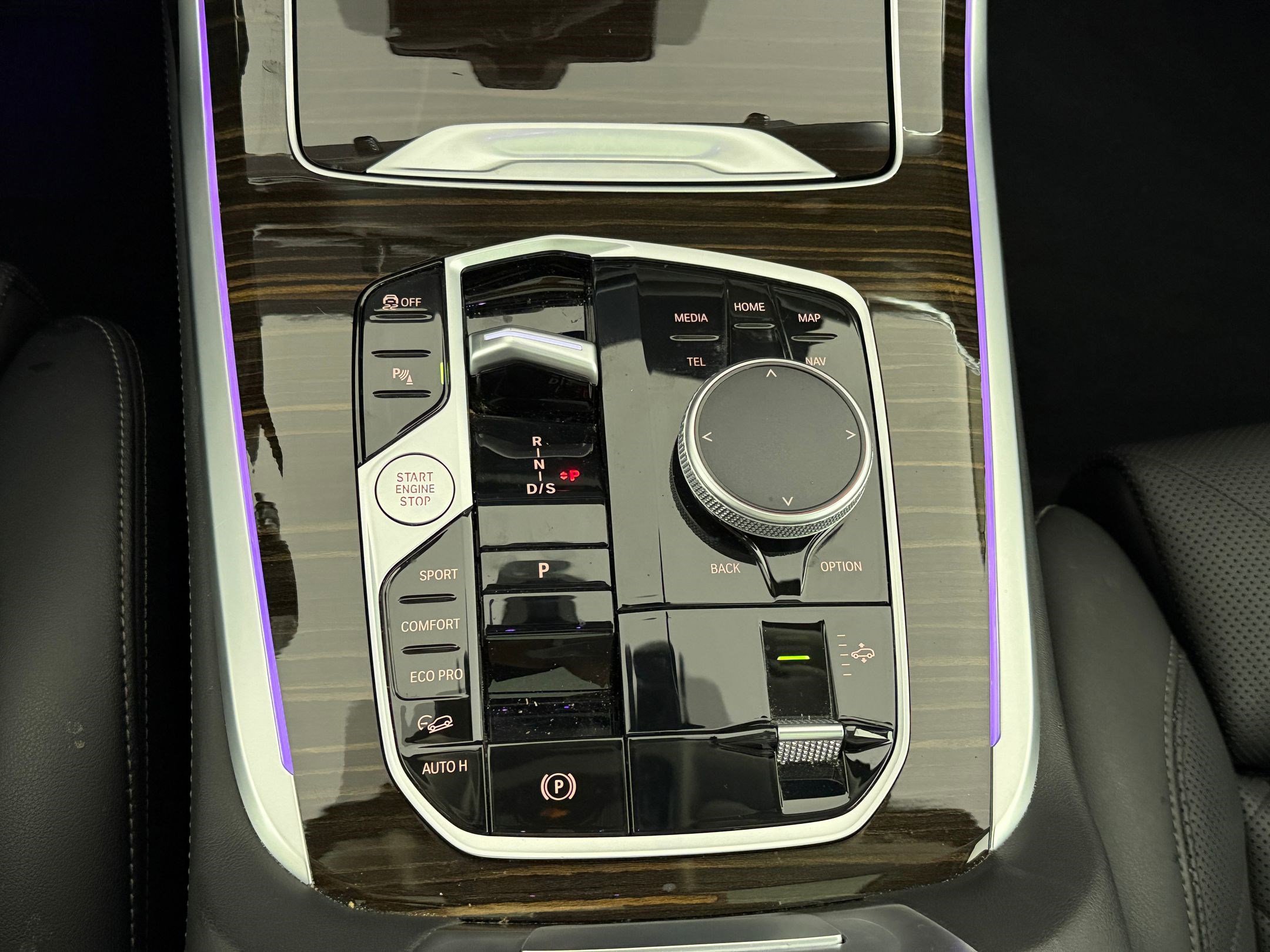 Used 2024 BMW X7 xDrive40i w/ Premium Package image 17