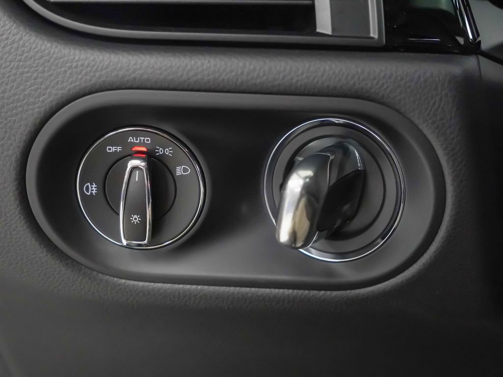 Used 2026 Porsche Macan AWD/4WD image 24