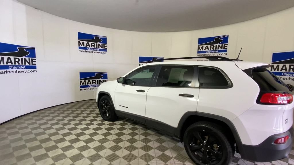 Used 2017 Jeep Cherokee Sport FWD image 8