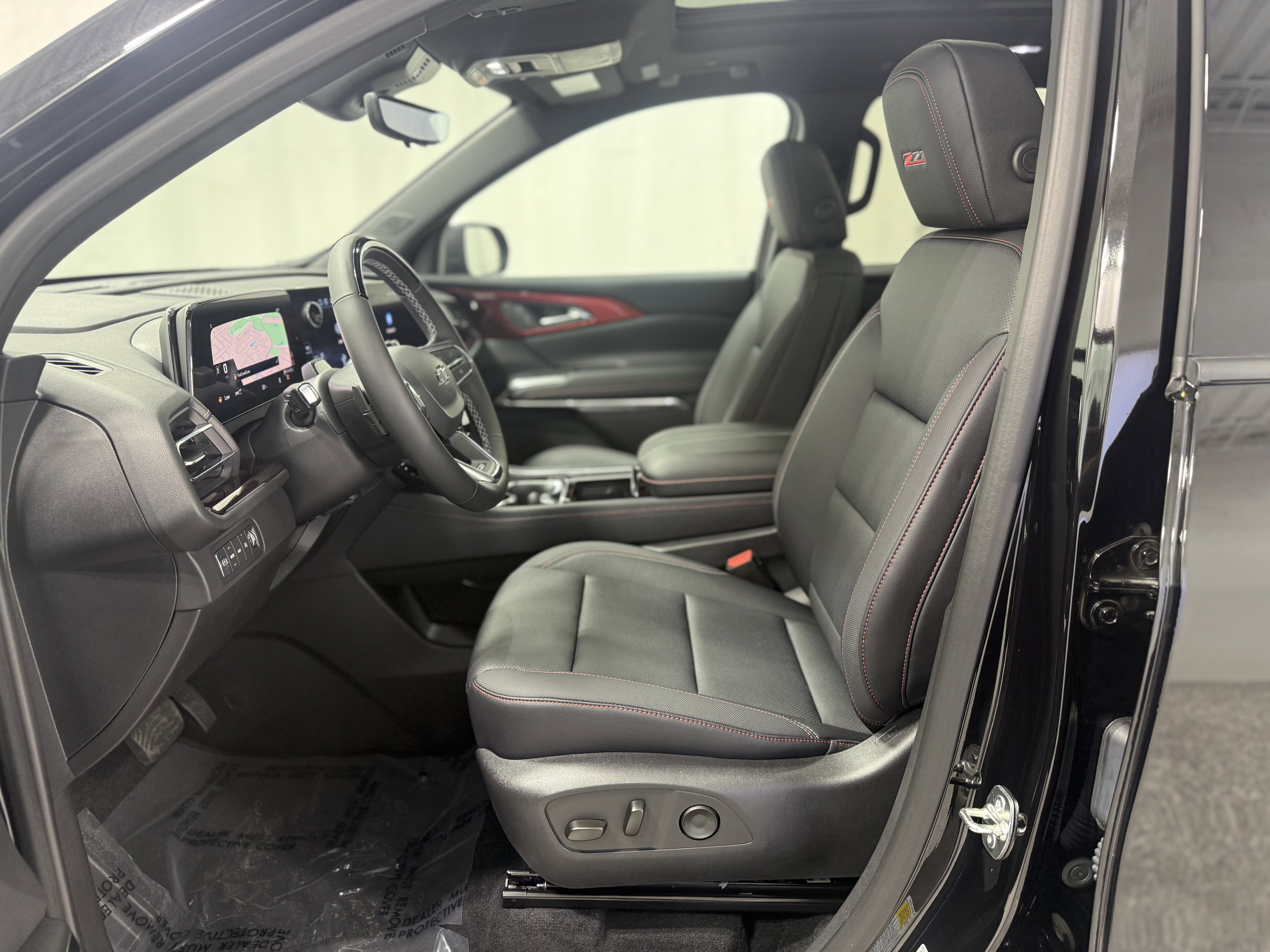 Used 2025 Chevrolet Traverse Z71 w/ Enhanced Driving Package image 13