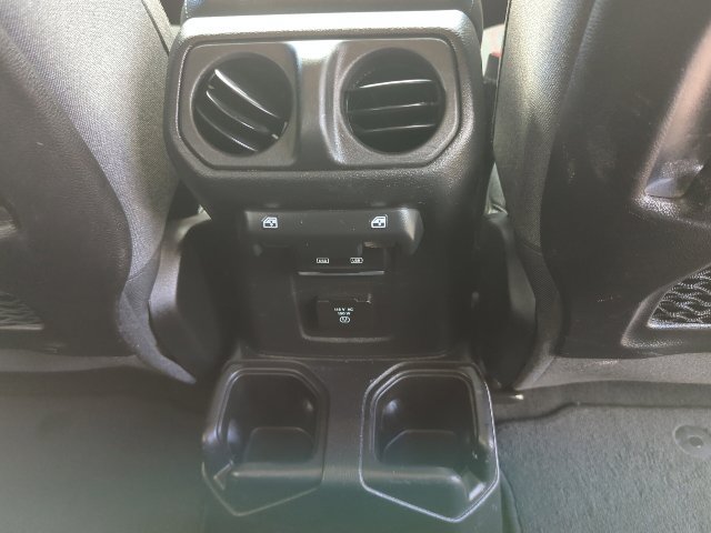 Used 2025 Jeep Wrangler Unlimited Rubicon AWD/4WD image 21