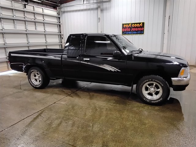 Used 1993 Toyota Pickup Deluxe image 2
