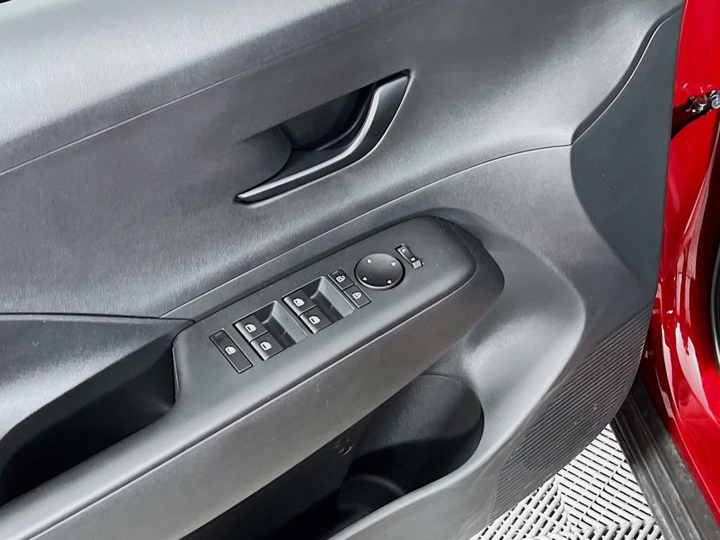 Certified 2025 Hyundai Kona SE image 17