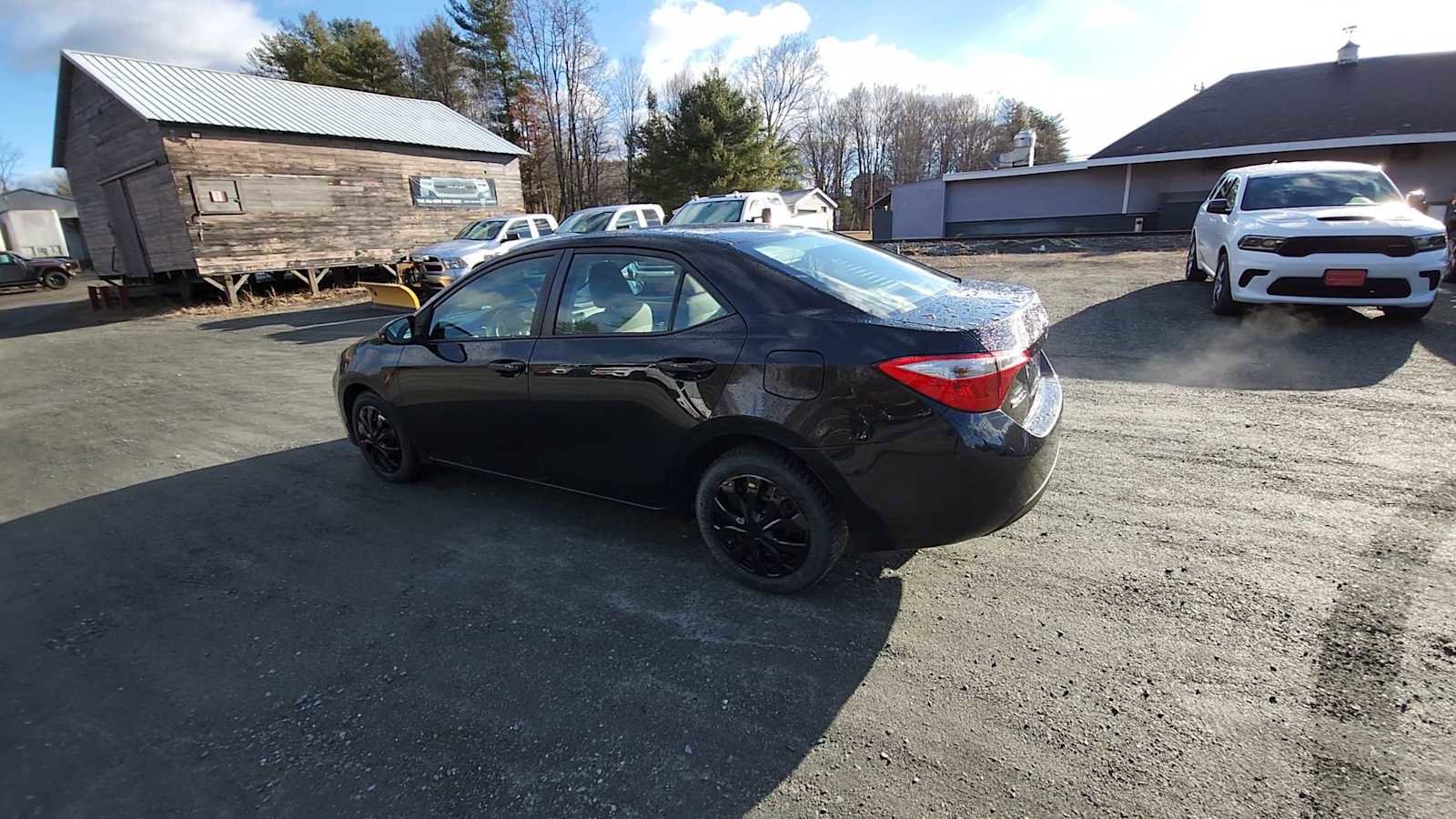 Used 2015 Toyota Corolla LE image 6