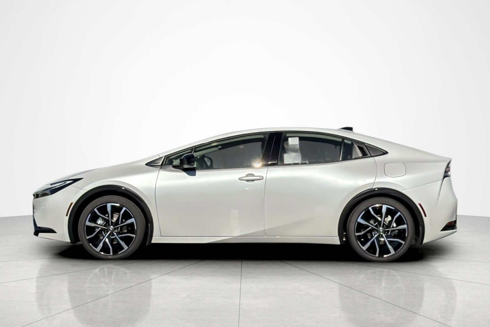 New 2026 Toyota Prius Plug-In Hybrid image 2