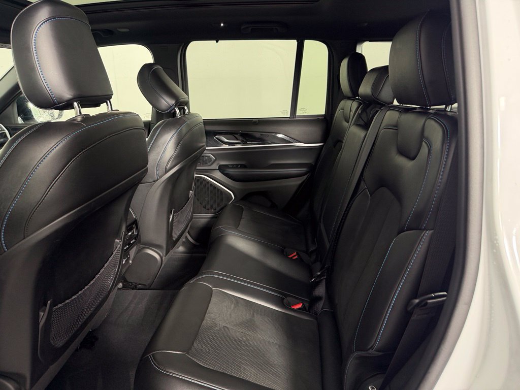 Used 2024 Jeep Grand Cherokee Trailhawk w/ Advanced Protech Group II AWD/4WD image 18