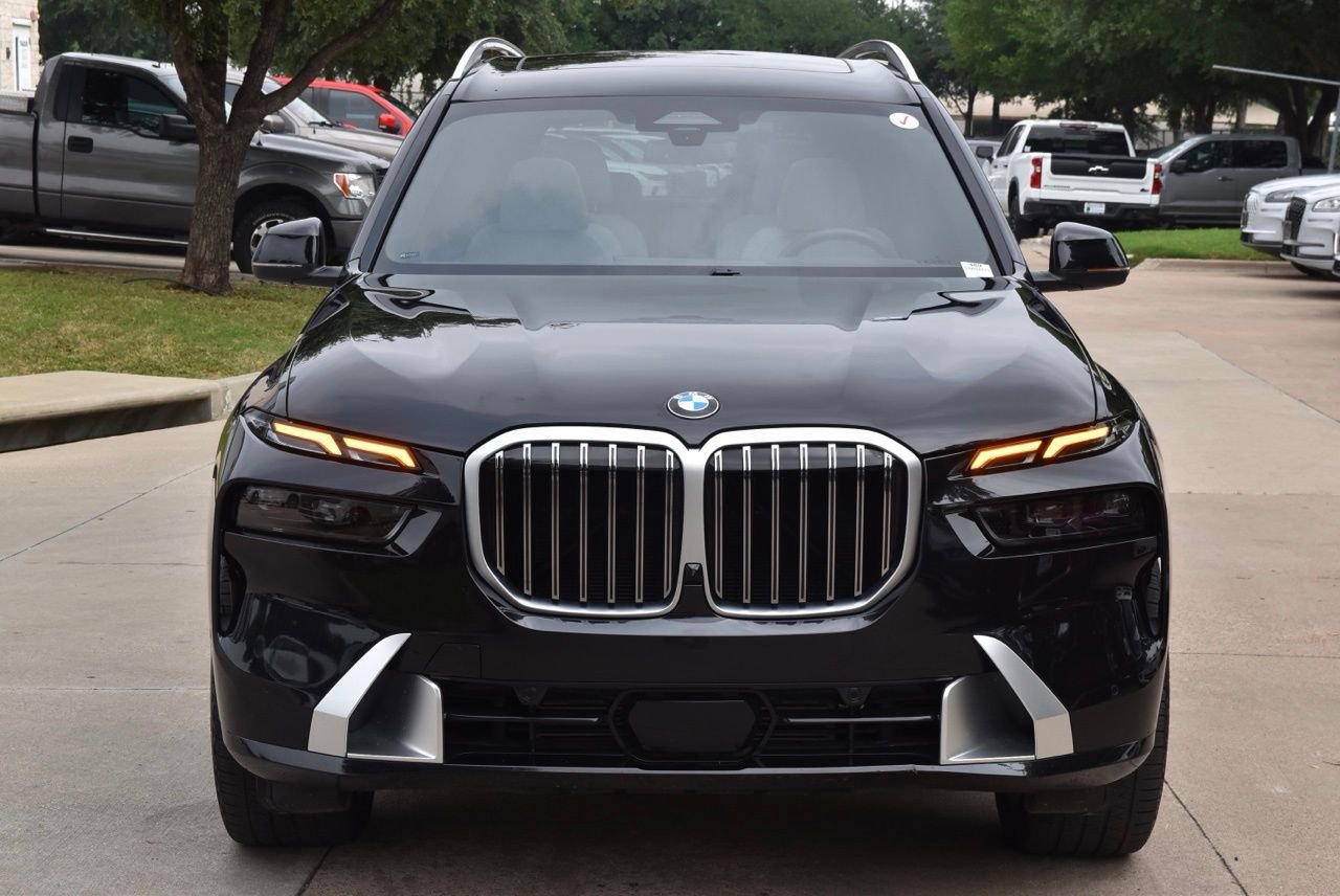 Used 2025 BMW X7 xDrive40i w/ Premium Package AWD/4WD image 3