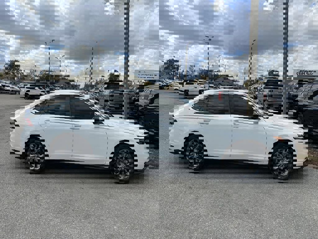 Used 2024 Honda Accord Sport image 4