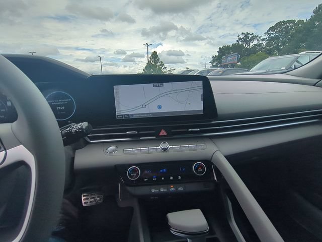Certified 2025 Hyundai Elantra SEL FWD image 11