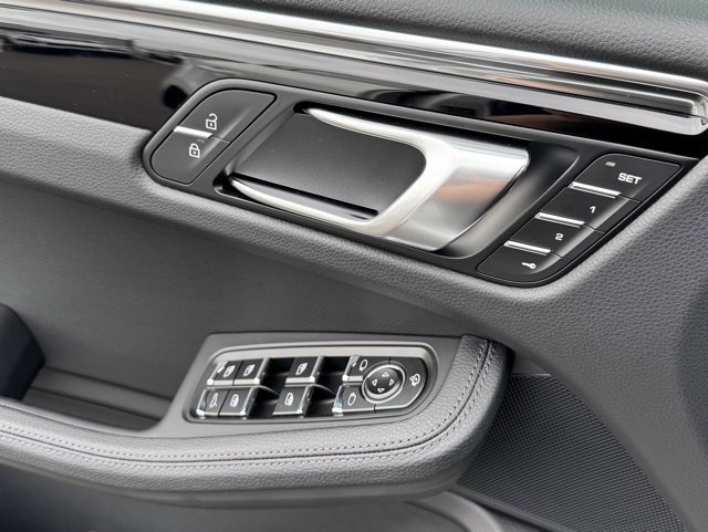 New 2026 Porsche Macan image 14