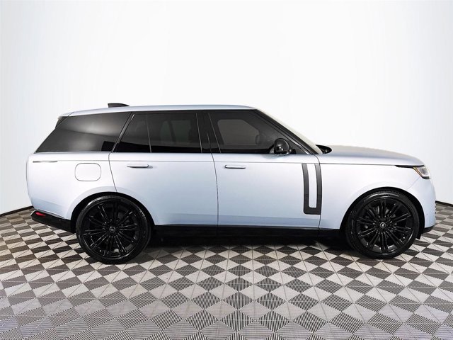 Used 2025 Land Rover Range Rover SE image 4