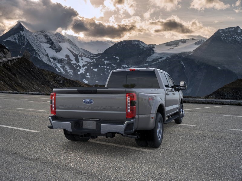 New 2026 Ford F350 XLT w/ XLT Premium Package AWD/4WD image 8