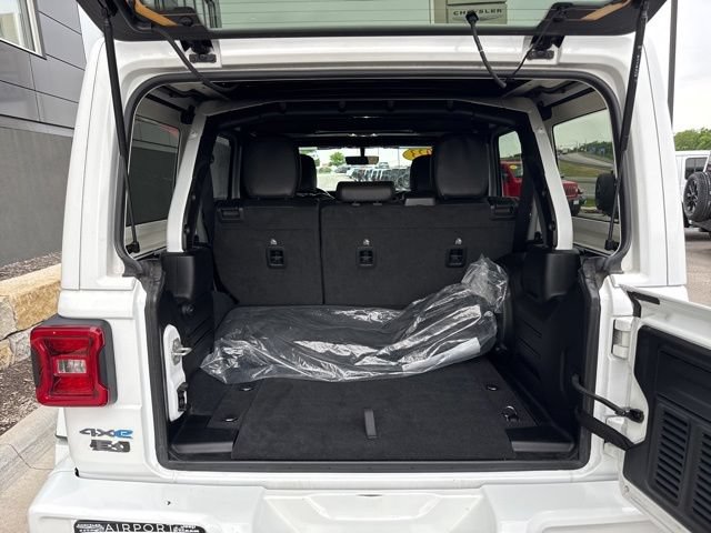 Used 2023 Jeep Wrangler Unlimited Sahara AWD/4WD image 9