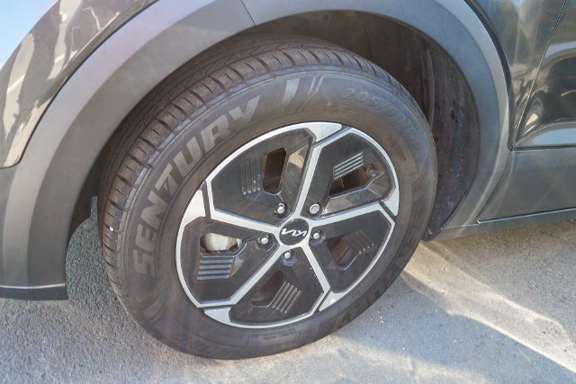 Certified 2024 Kia Niro LX FWD image 5