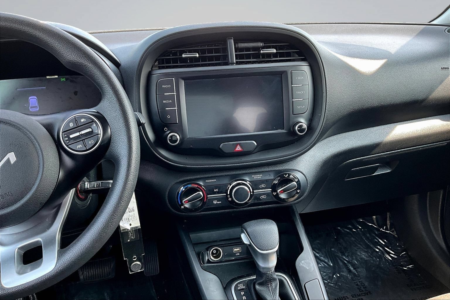 Used 2024 Kia Soul LX w/ Option Group 015 FWD image 9