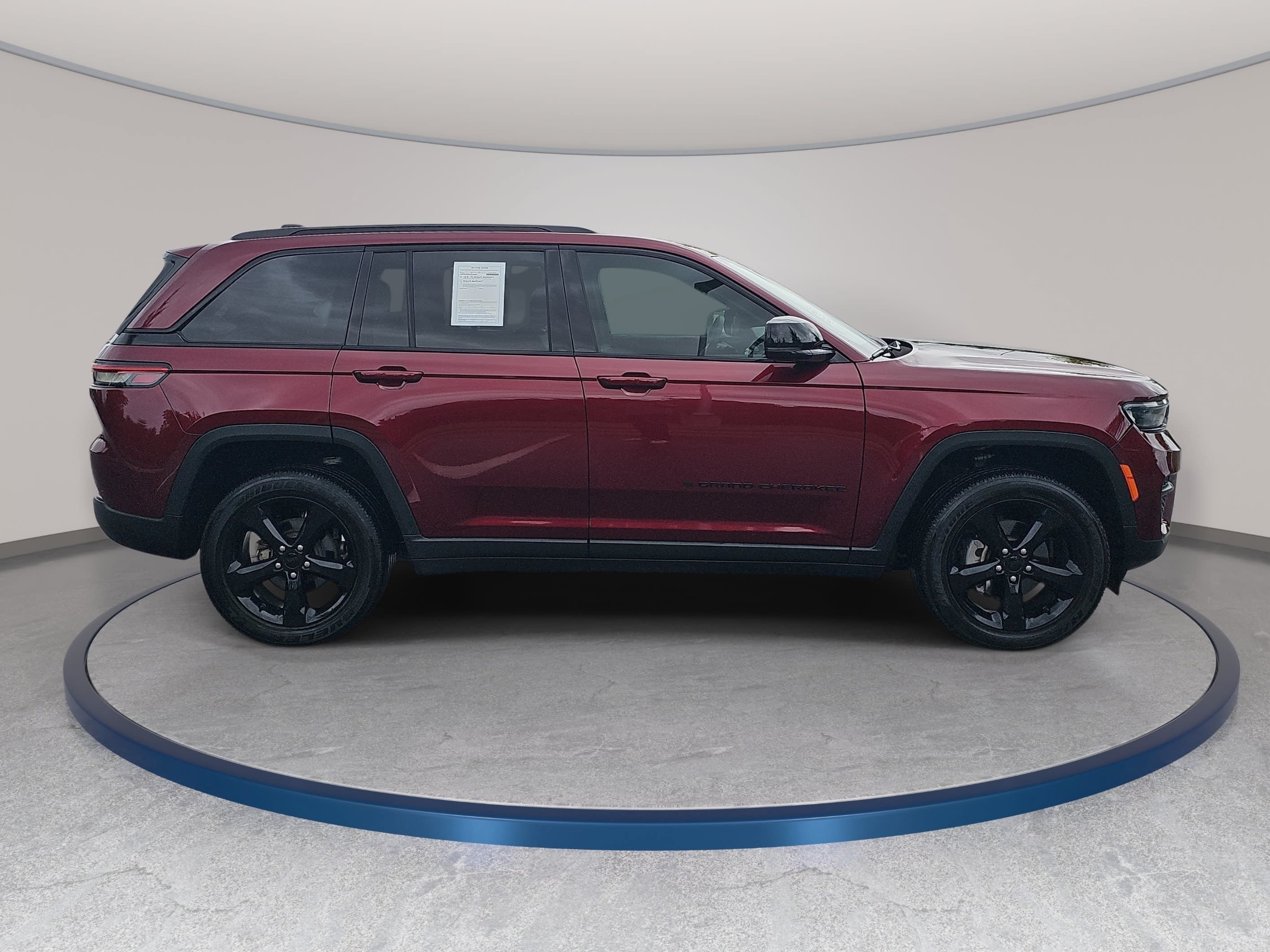 Used 2024 Jeep Grand Cherokee Altitude AWD/4WD image 4