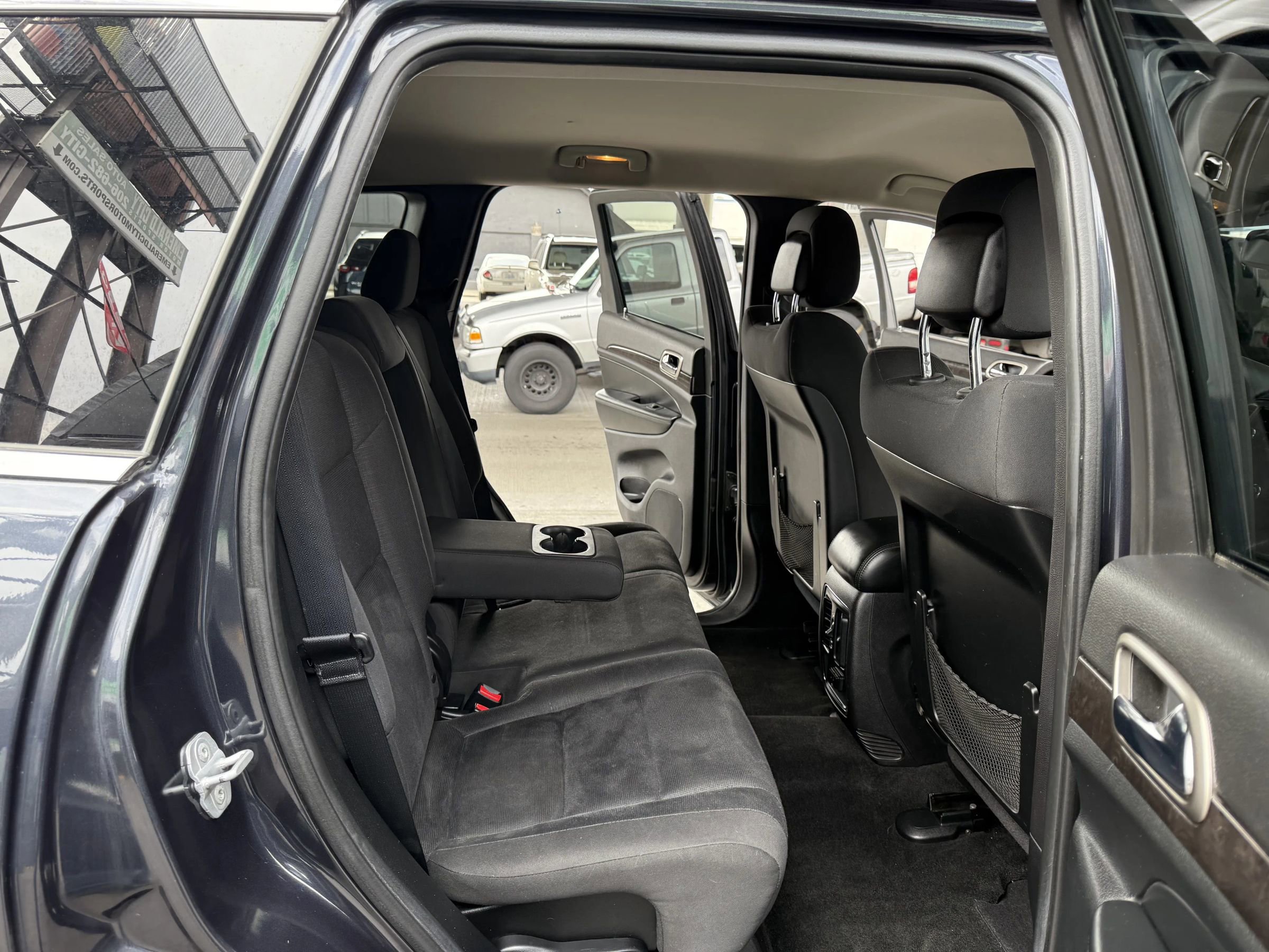 Used 2013 Jeep Grand Cherokee Laredo w/ Laredo E Group image 20