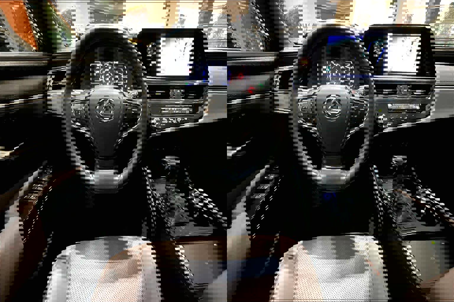 Used 2024 Lexus ES 350 w/ Premium Package image 5