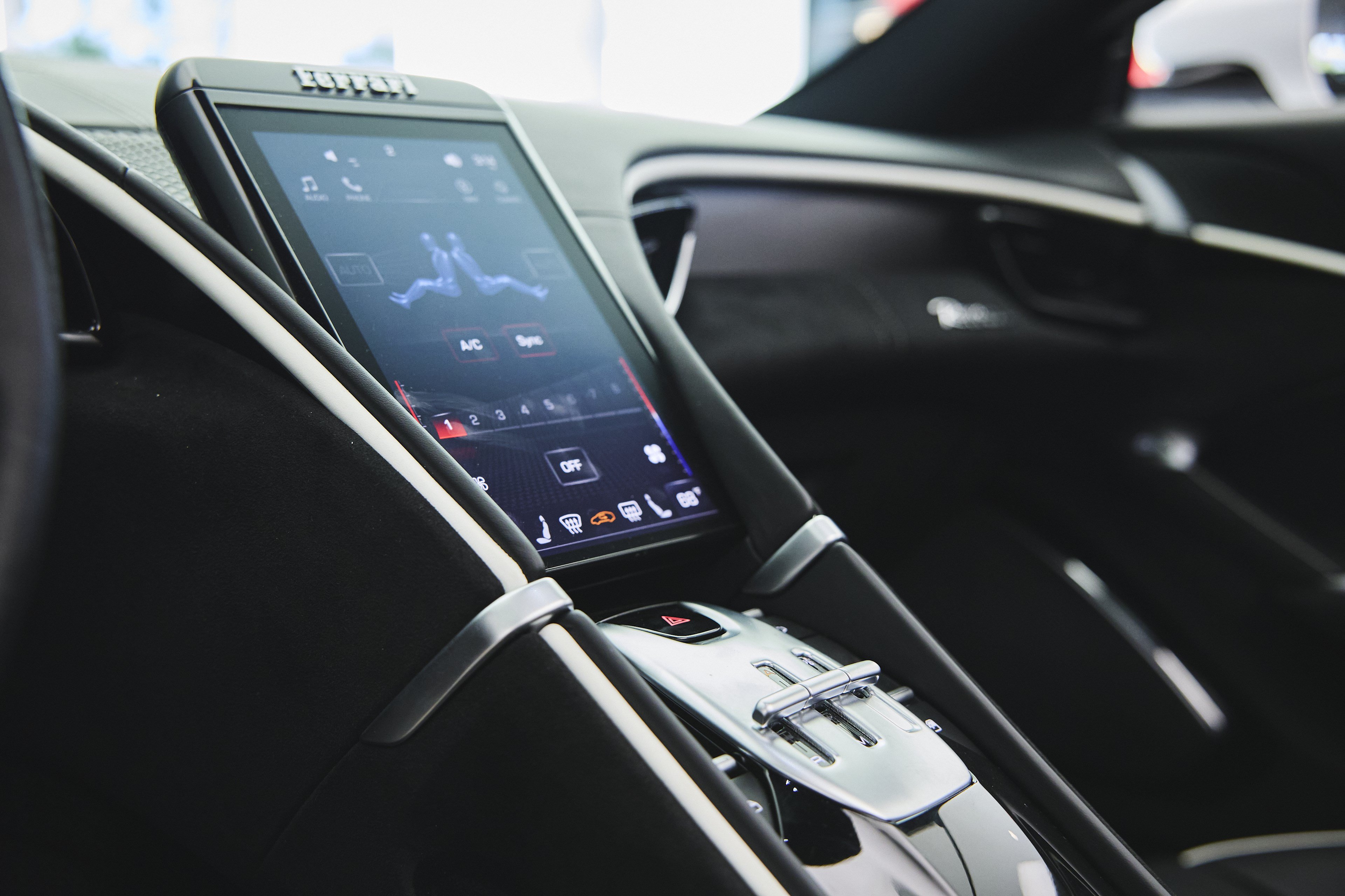 Used 2024 Ferrari Roma Spider RWD image 25