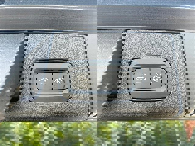 Used 2022 Volvo XC60 B5 Momentum image 16