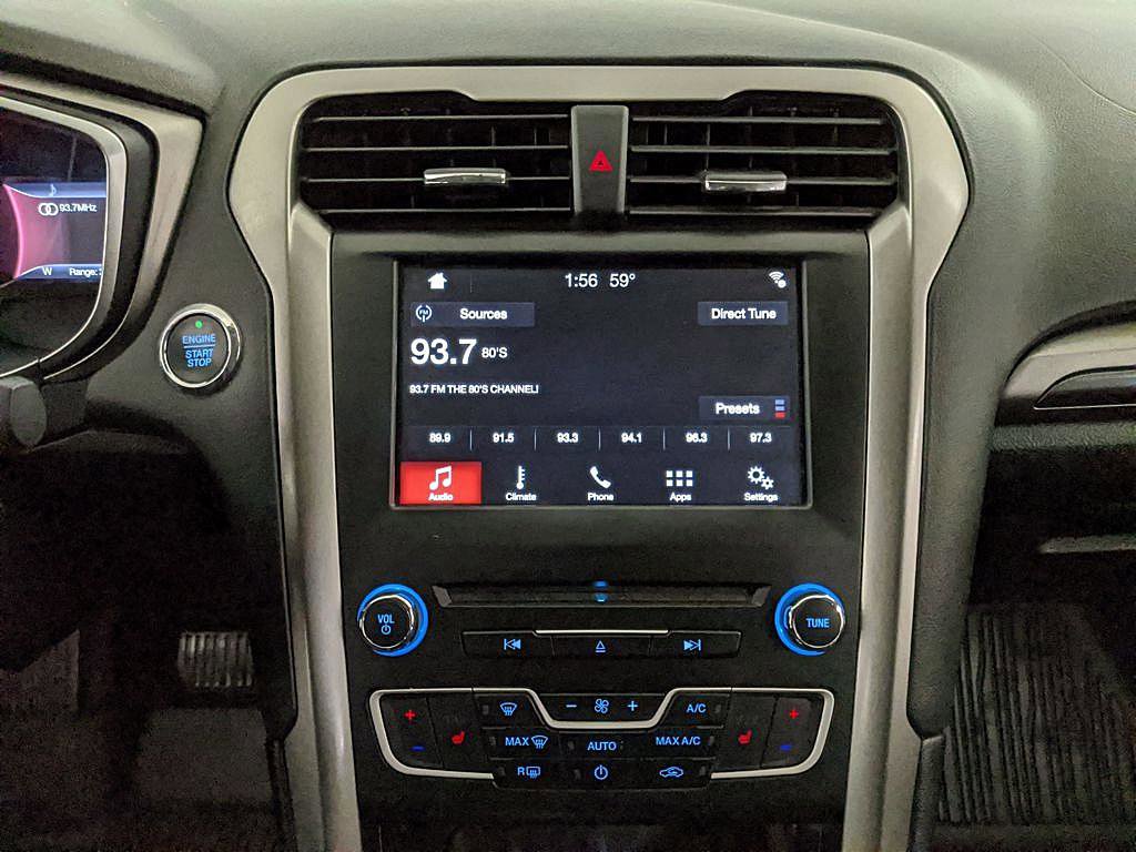 Used 2017 Ford Fusion SE w/ Equipment Group 601A image 8