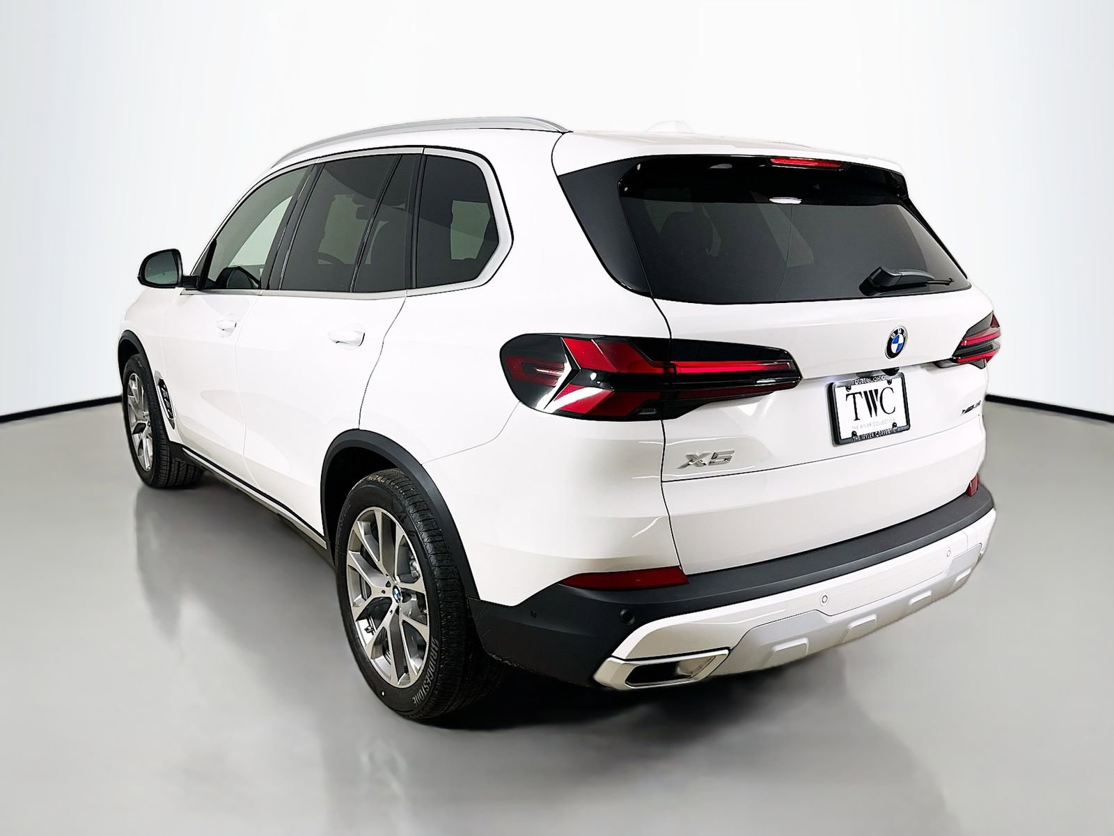 New 2026 BMW X5 xDrive40i w/ Executive Package AWD/4WD image 7