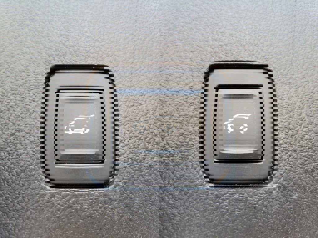 Used 2020 Chevrolet Traverse Premier w/ Redline Edition FWD image 8