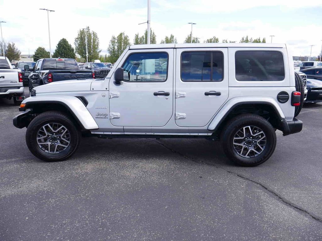 Certified 2024 Jeep Wrangler Unlimited Sahara AWD/4WD image 18