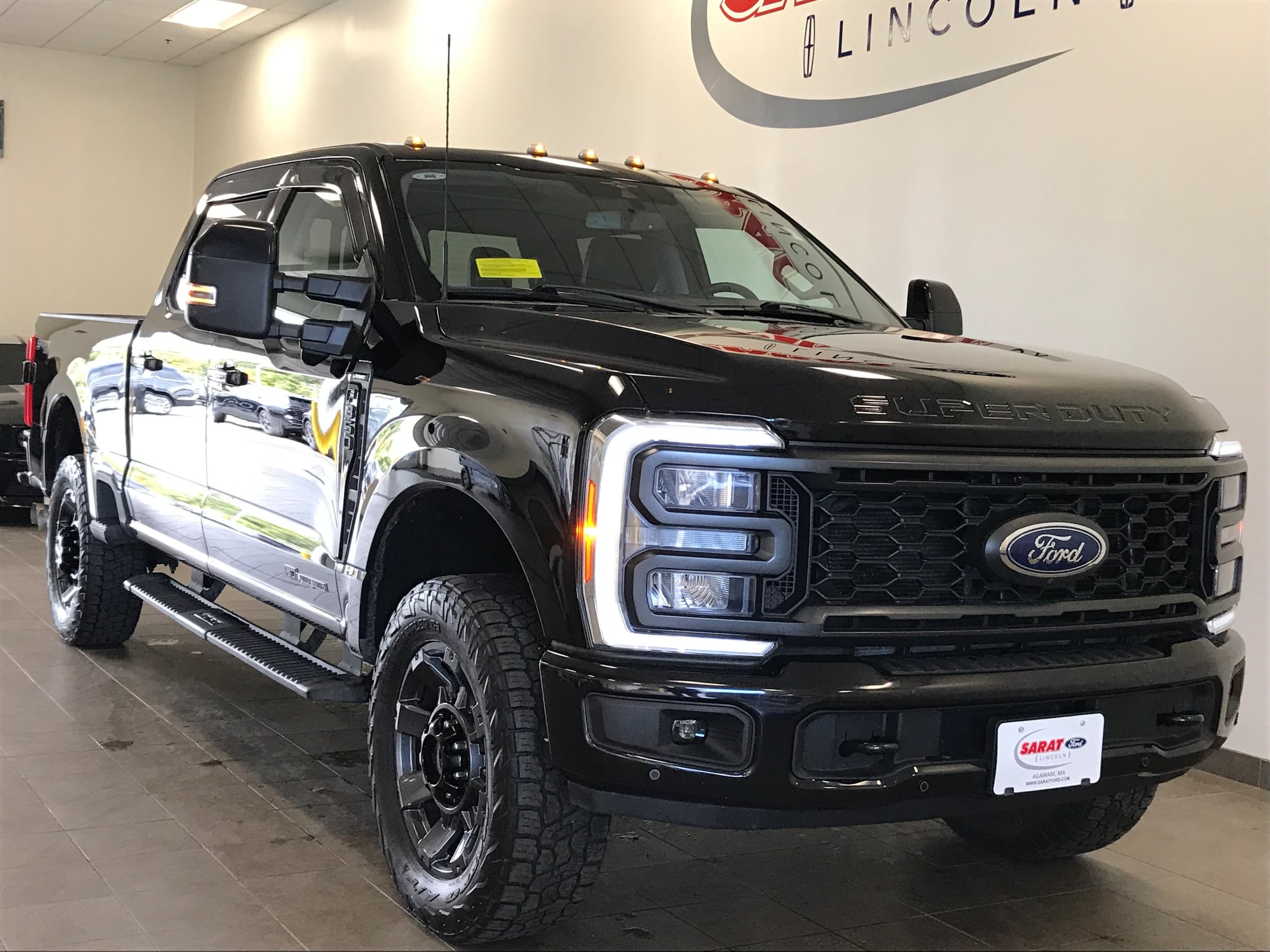 Used 2023 Ford F350 Lariat w/ Lariat Ultimate Package AWD/4WD image 2