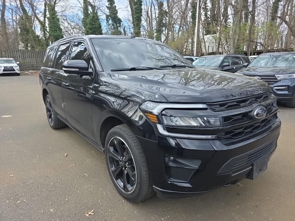 Used 2022 Ford Expedition Limited AWD/4WD image 2