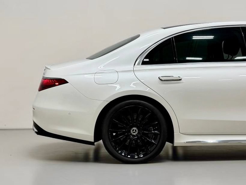 Used 2022 Mercedes-Benz S 500 4MATIC w/ AMG Line Package image 14